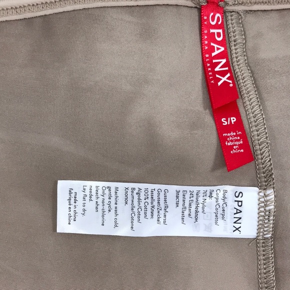 ✨SPECIAL✨SPANX High Waist Mid-Thigh Shorts - Picture 5 of 8